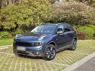 Lynk & Co 01
