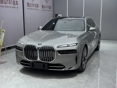 BMW i7