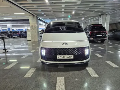 Hyundai Staria