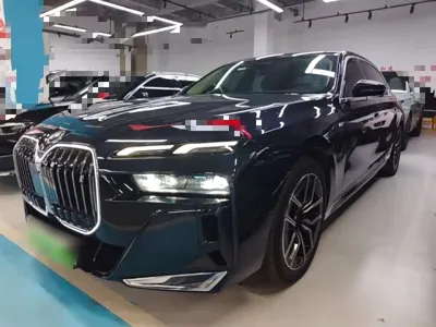 BMW i7