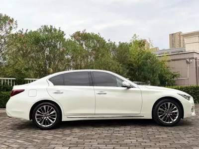 Infiniti Q50L