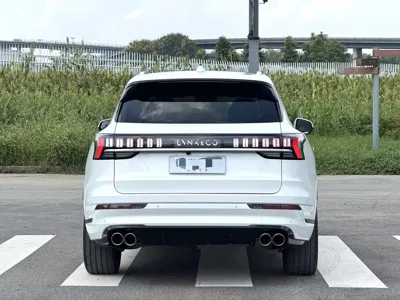 Lynk & Co 09