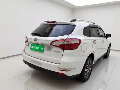 Venucia T70