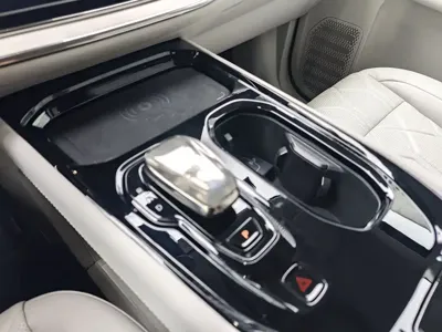 Volvo EM90