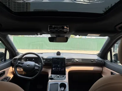 Nio ES8