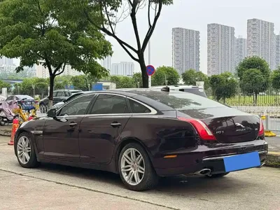 Jaguar XJ