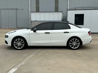 Lynk & Co 03