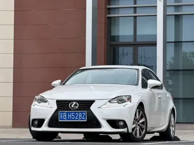 Lexus IS