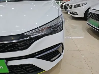 Roewe i5