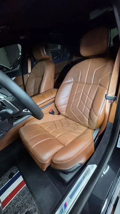 BMW i7