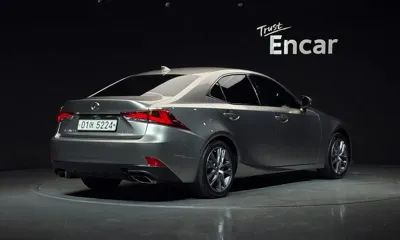 Lexus IS