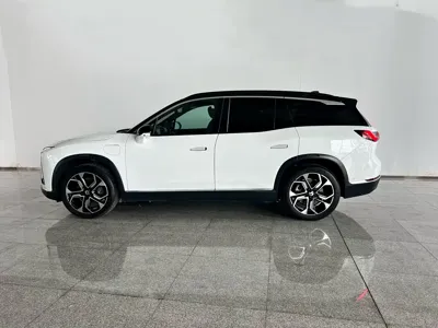 Nio ES8