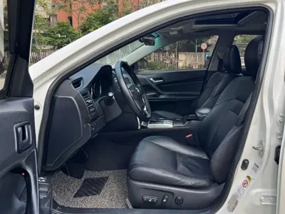 Toyota Reiz