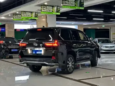 Lexus LX