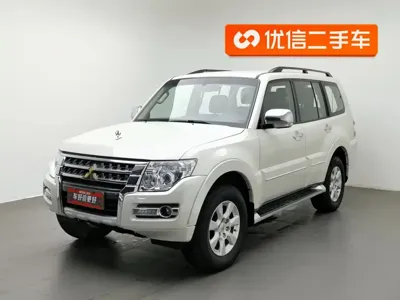 Mitsubishi Pajero (Import)