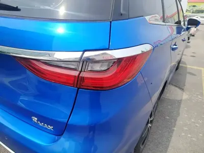 BYD MAX
