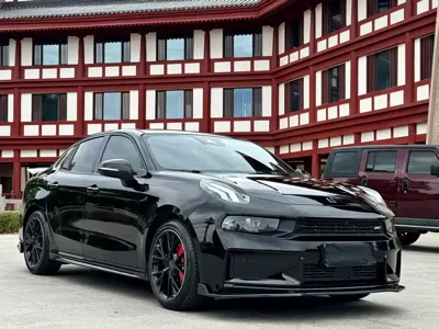 Lynk & Co 03