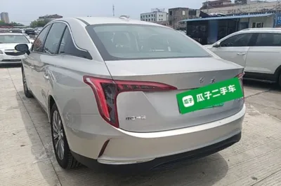 Hongqi E-QM5