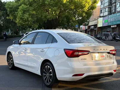Roewe i5
