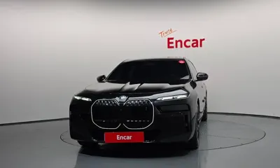 BMW i7