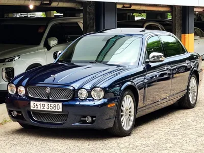 Jaguar XJ