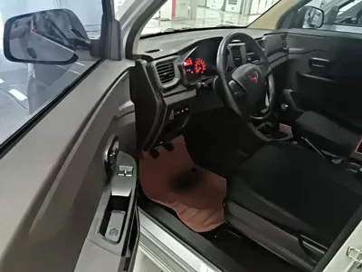 Wuling Hongguang V