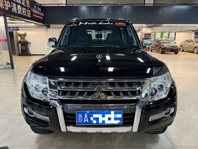 Mitsubishi Pajero (Import)