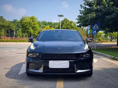 Lynk & Co 03