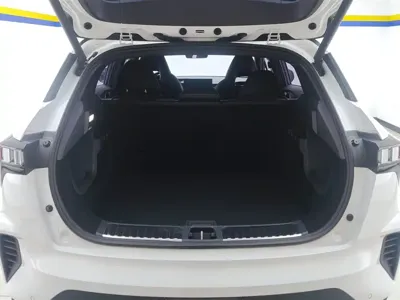 Lynk & Co 06
