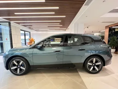 BMW iX