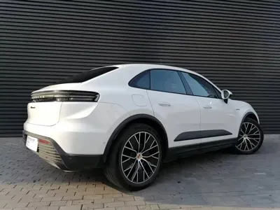 Porsche Macan EV