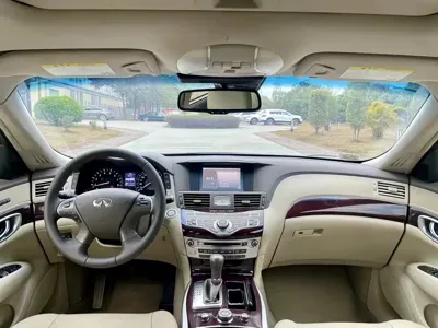 Infiniti M