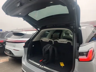 Nio ES8