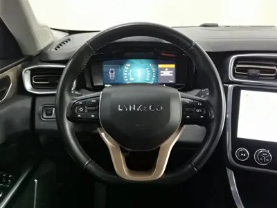 Lynk & Co 01