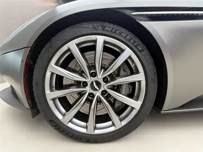Aston Martin DB11
