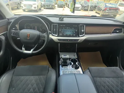 Hongqi HS7