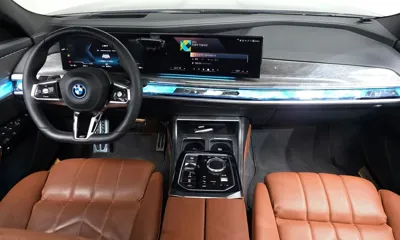 BMW i7