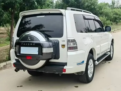 Mitsubishi Pajero (Import)