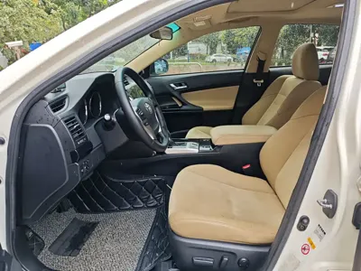 Toyota Reiz