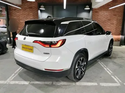 Nio ES8