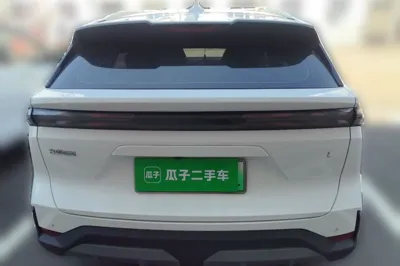 Geely Galaxy L7