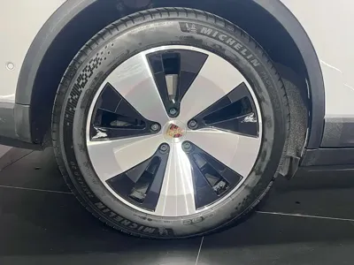 Porsche Macan EV