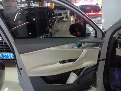 Lynk & Co 06 EP-M