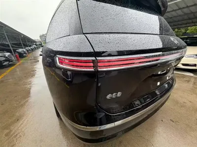 Nio ES8