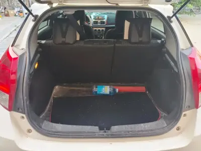 Toyota Yaris L