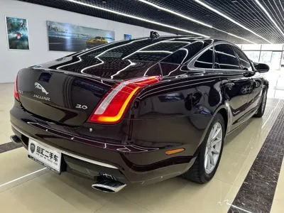 Jaguar XJ
