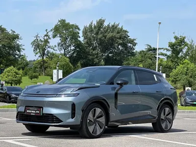 Lynk & Co 08 EM-P