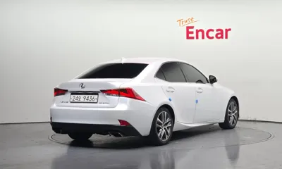 Lexus IS