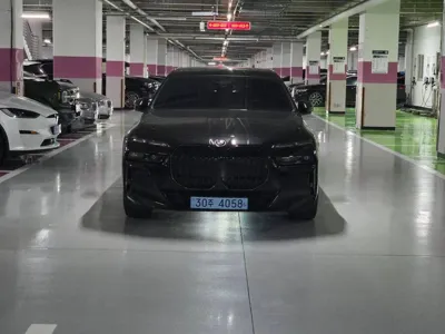 BMW i7