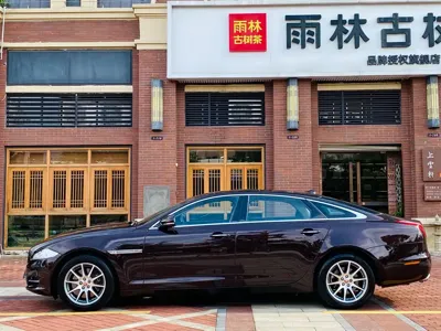 Jaguar XJ